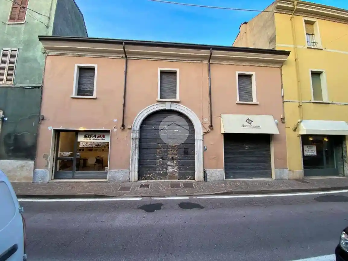 Casa indipendente in vendita a Lonato del Garda
