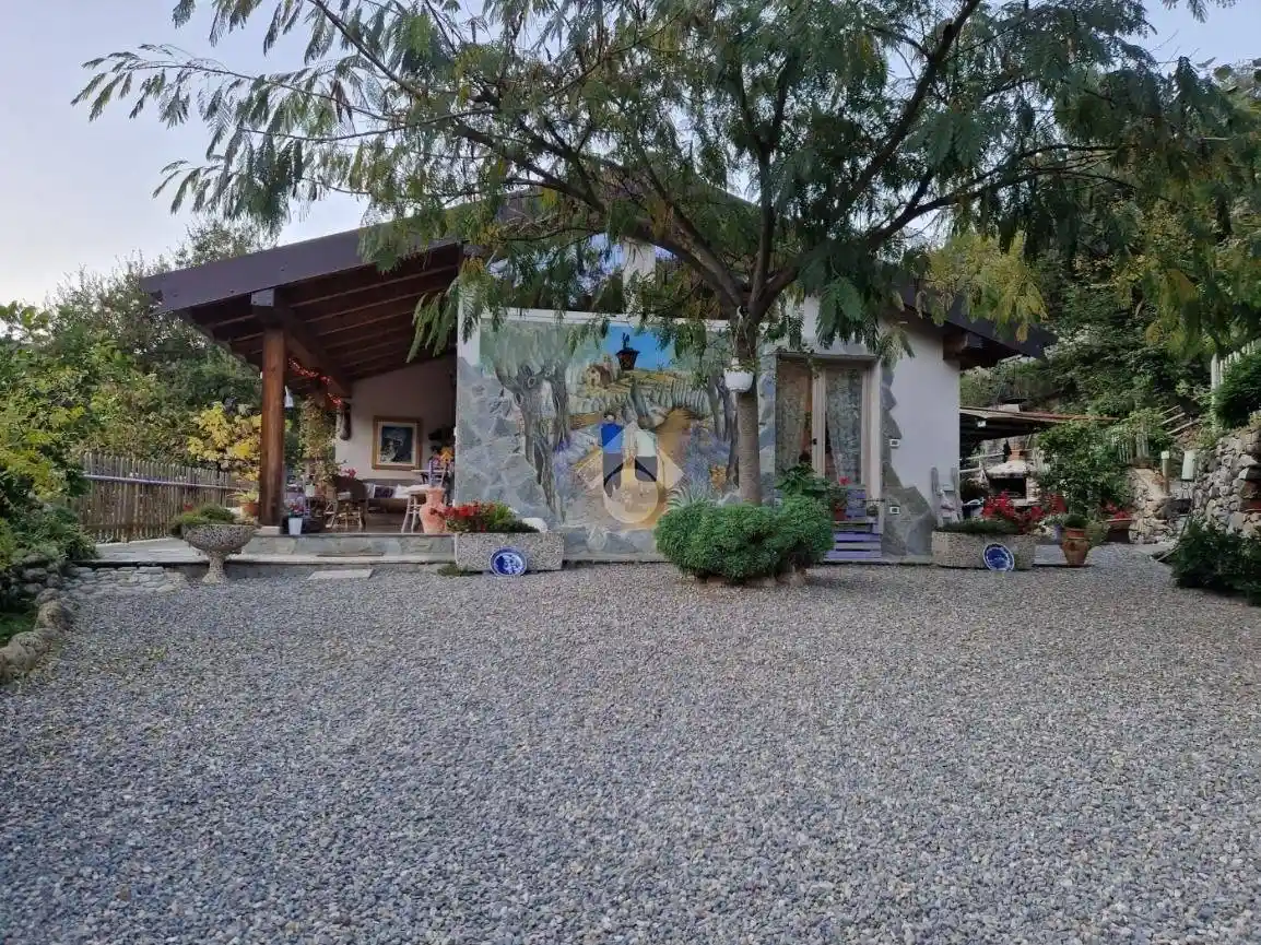 Villa in vendita a Olivetta San Michele