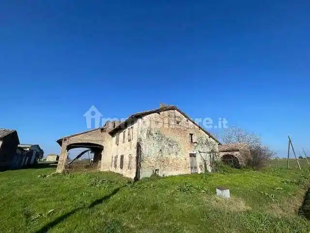 Rustico - Casale in vendita a Soragna