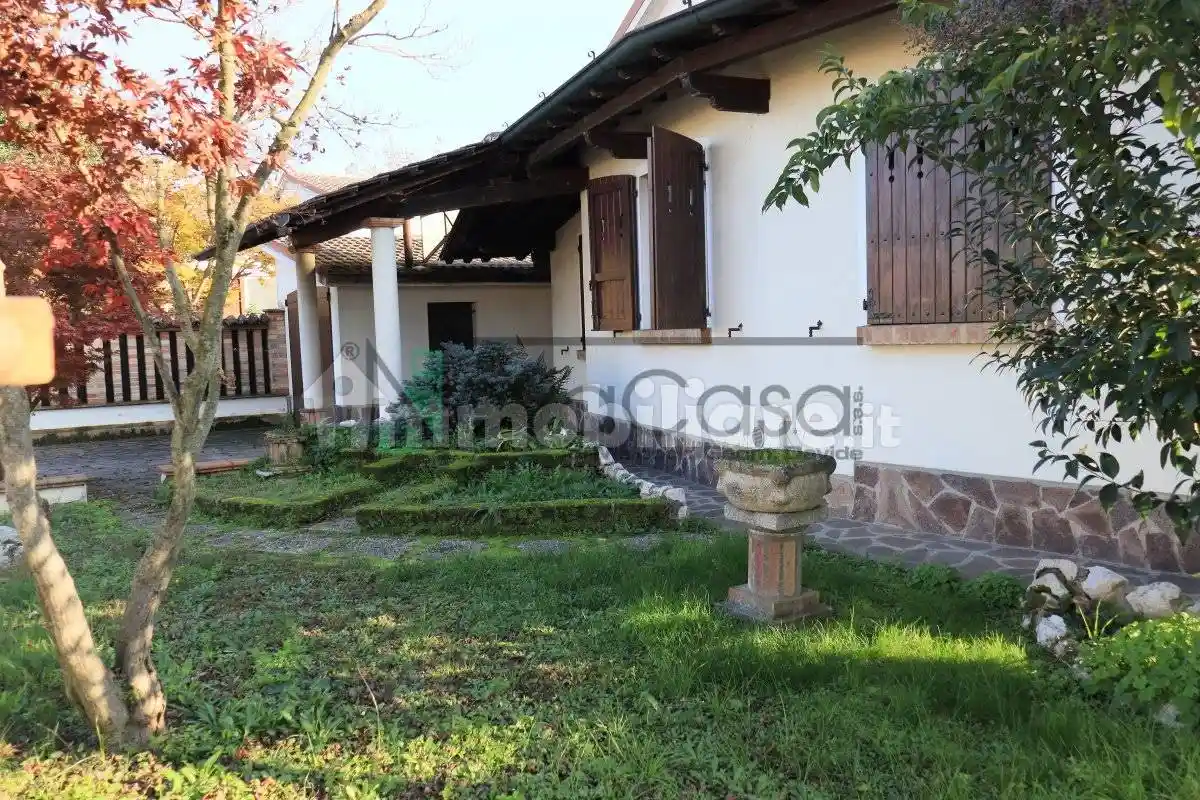 Villa in vendita a Castiglione d'Adda