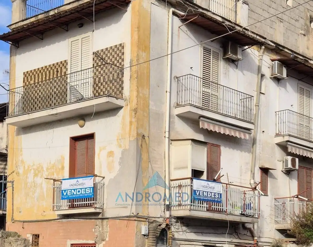 Palazzo - Edificio in vendita a Arzano