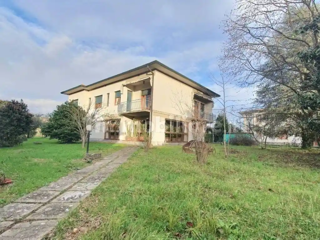 Villa in vendita a Lucca