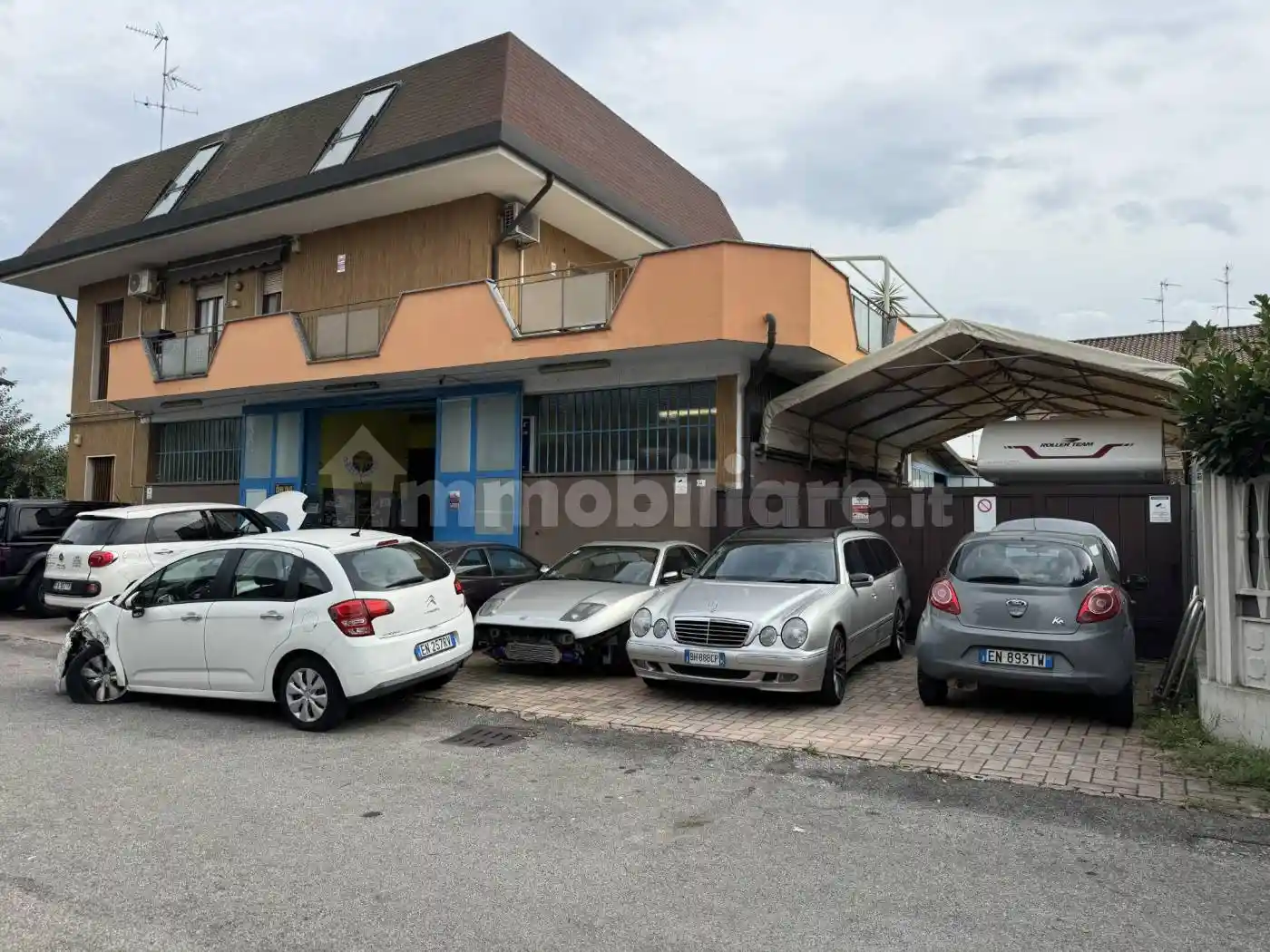 Palazzo - Edificio in vendita a Carugate