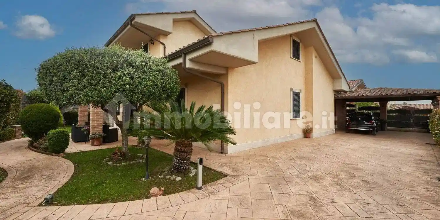 Villa in vendita a Cisterna di Latina