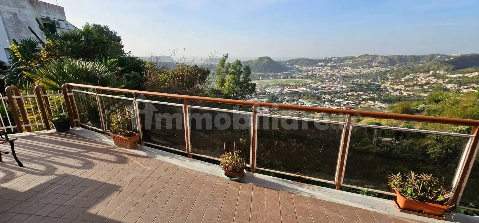 Appartamento in vendita a Napoli