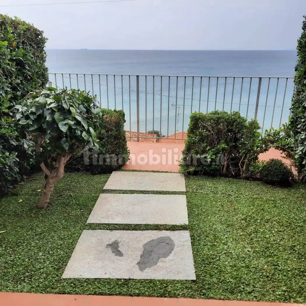 Appartamento in vendita a Cipressa