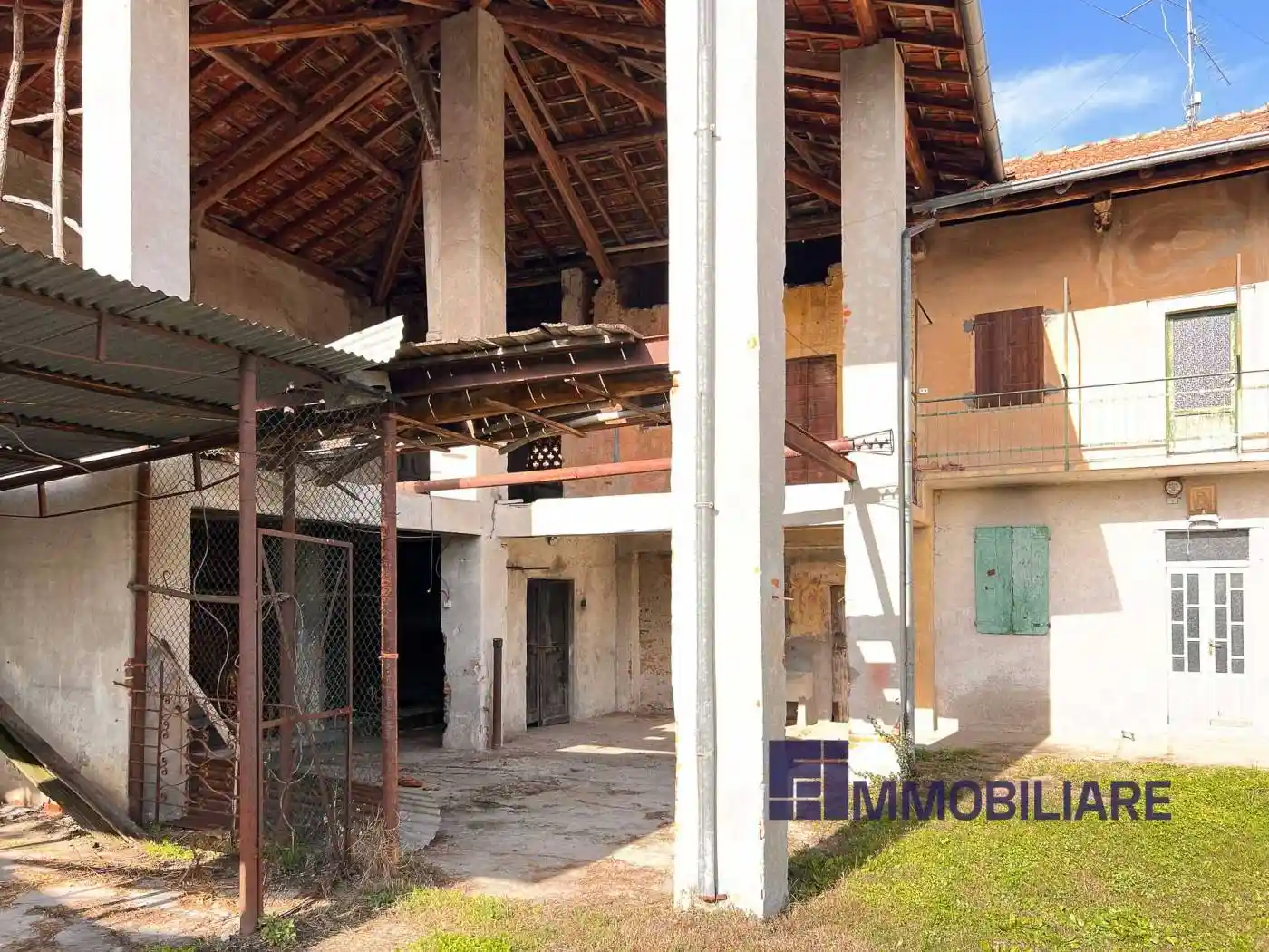Rustico - Casale in vendita a Angera