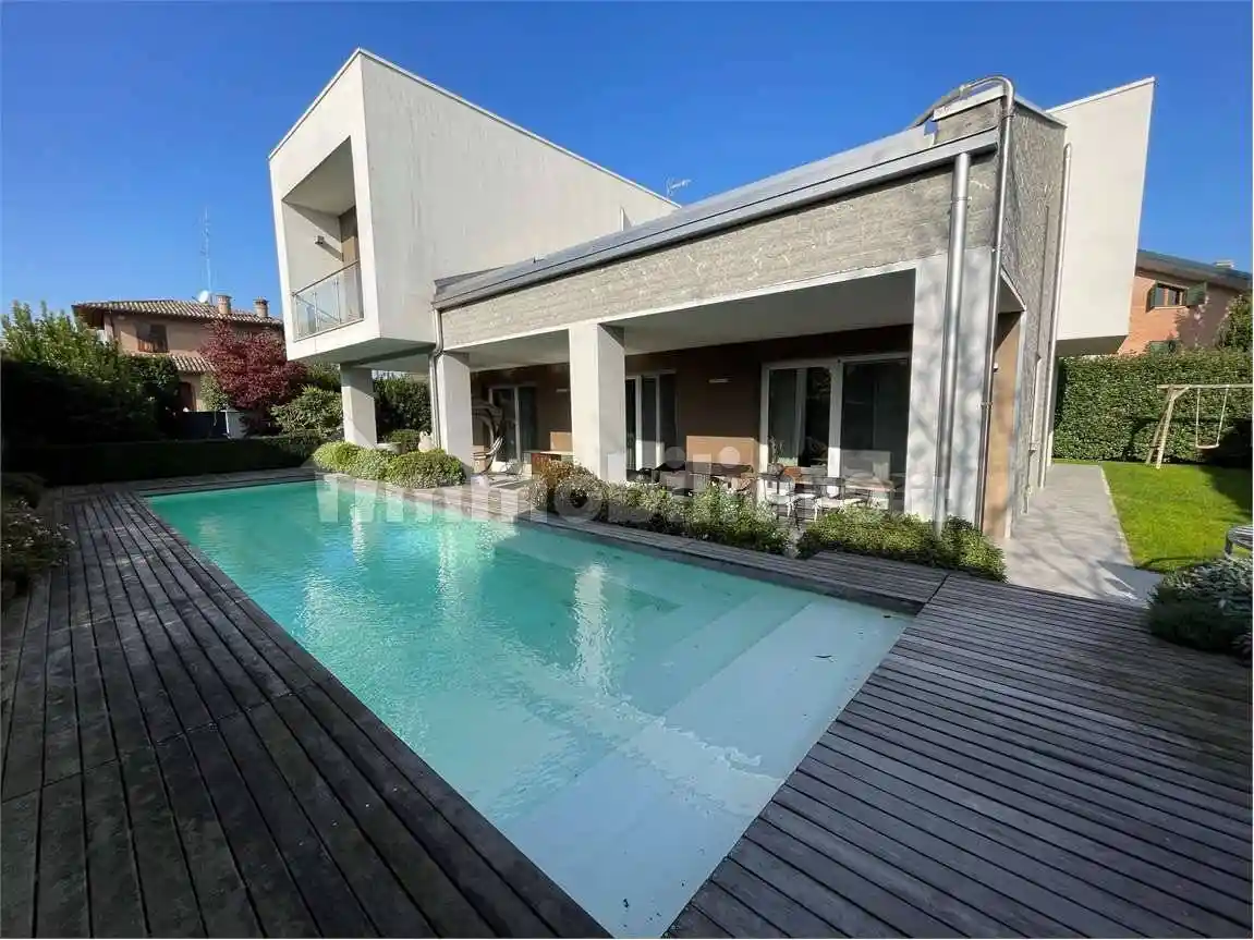 Villa in vendita a Modena