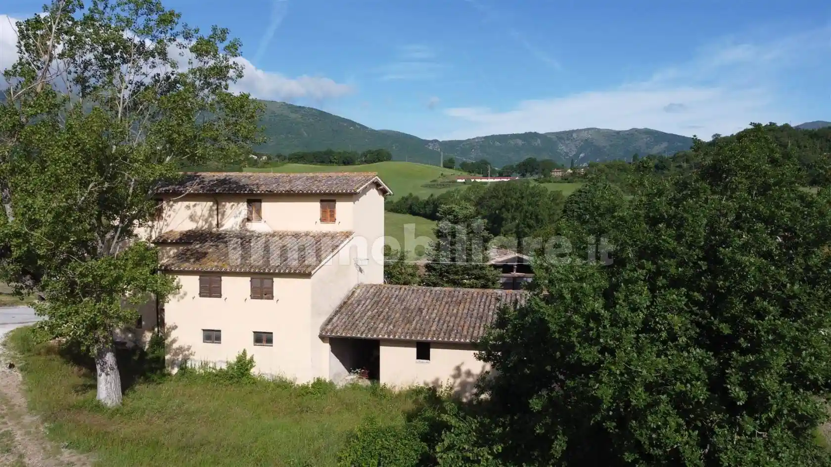 Rustico - Casale in vendita a Camerino