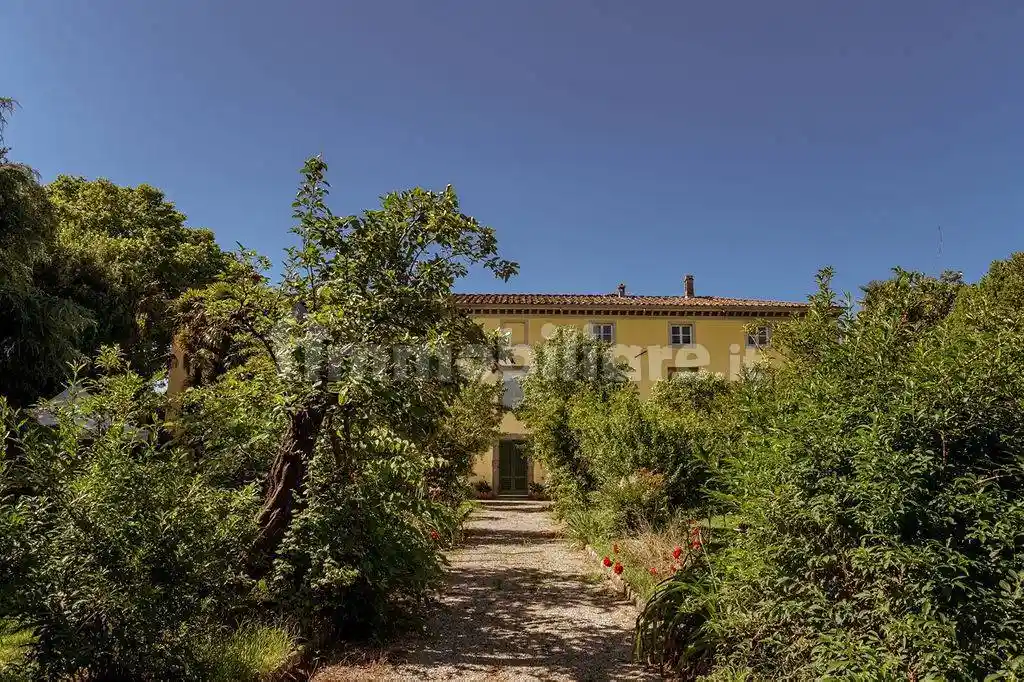 Villa in vendita a Lucca