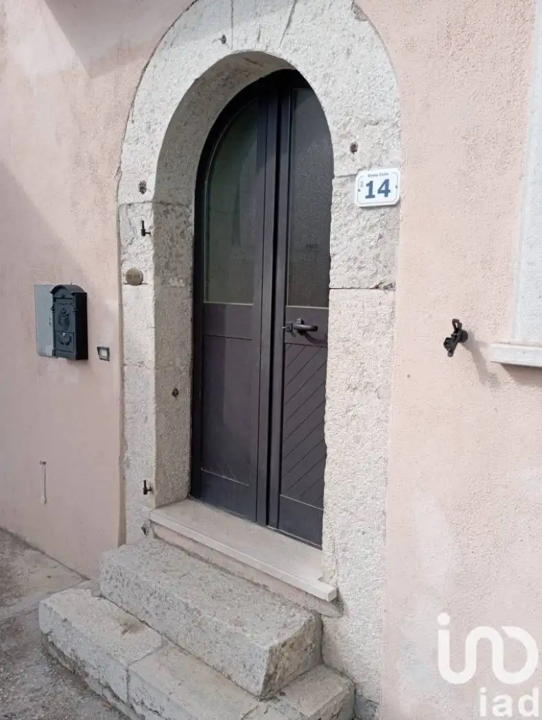 Casa indipendente in vendita a Scontrone