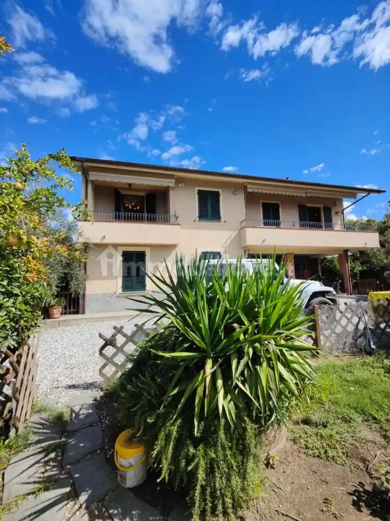 Villa in vendita a Sarzana