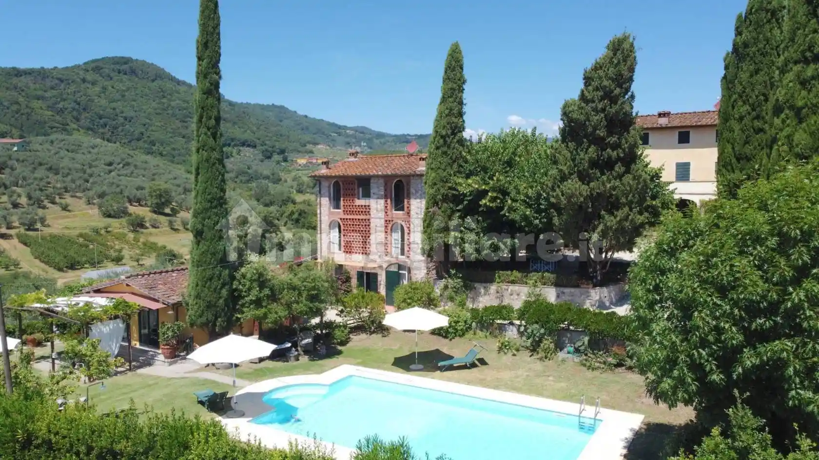 Rustico - Casale in vendita a Lucca