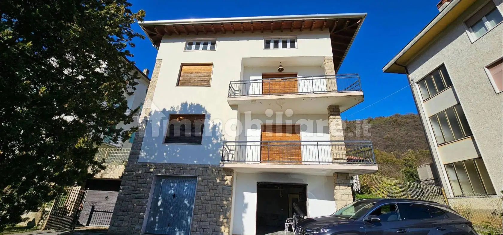 Casa indipendente in vendita a Gaverina Terme