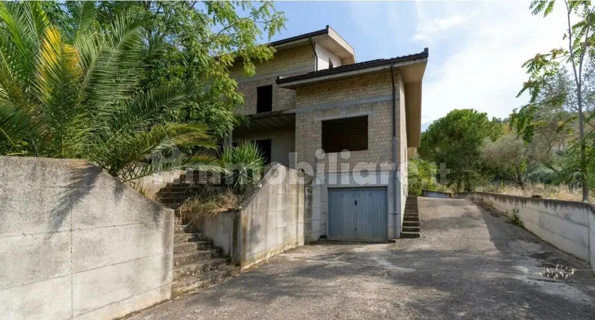 Villa in vendita a Collecorvino