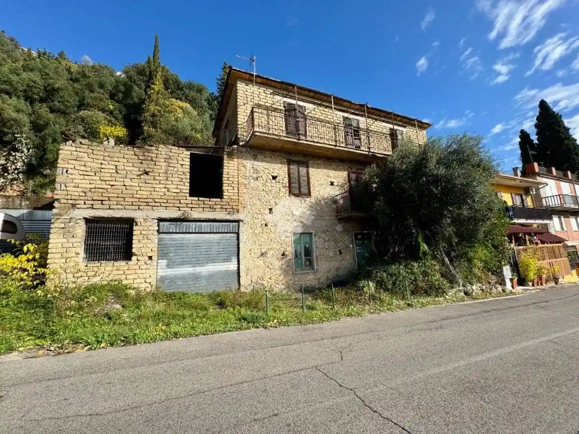 Casa indipendente in vendita a Monte San Biagio