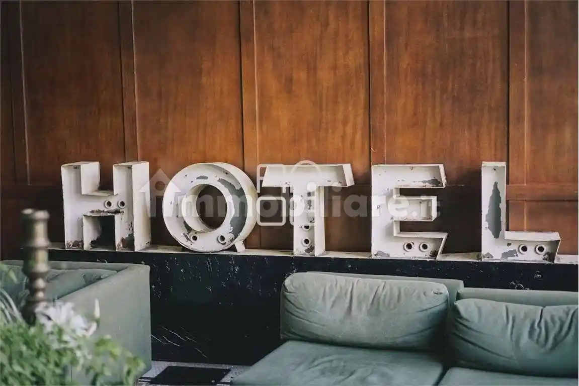 Palazzo - Edificio in vendita a Toscolano-Maderno