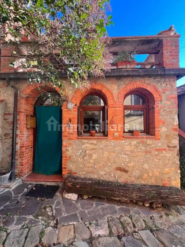 Appartamento in vendita a Bucine