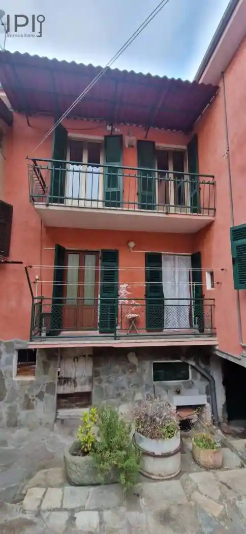 Casa indipendente in vendita a Cairo Montenotte