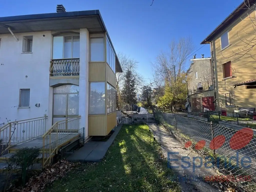 Appartamento in vendita a Lizzano in Belvedere