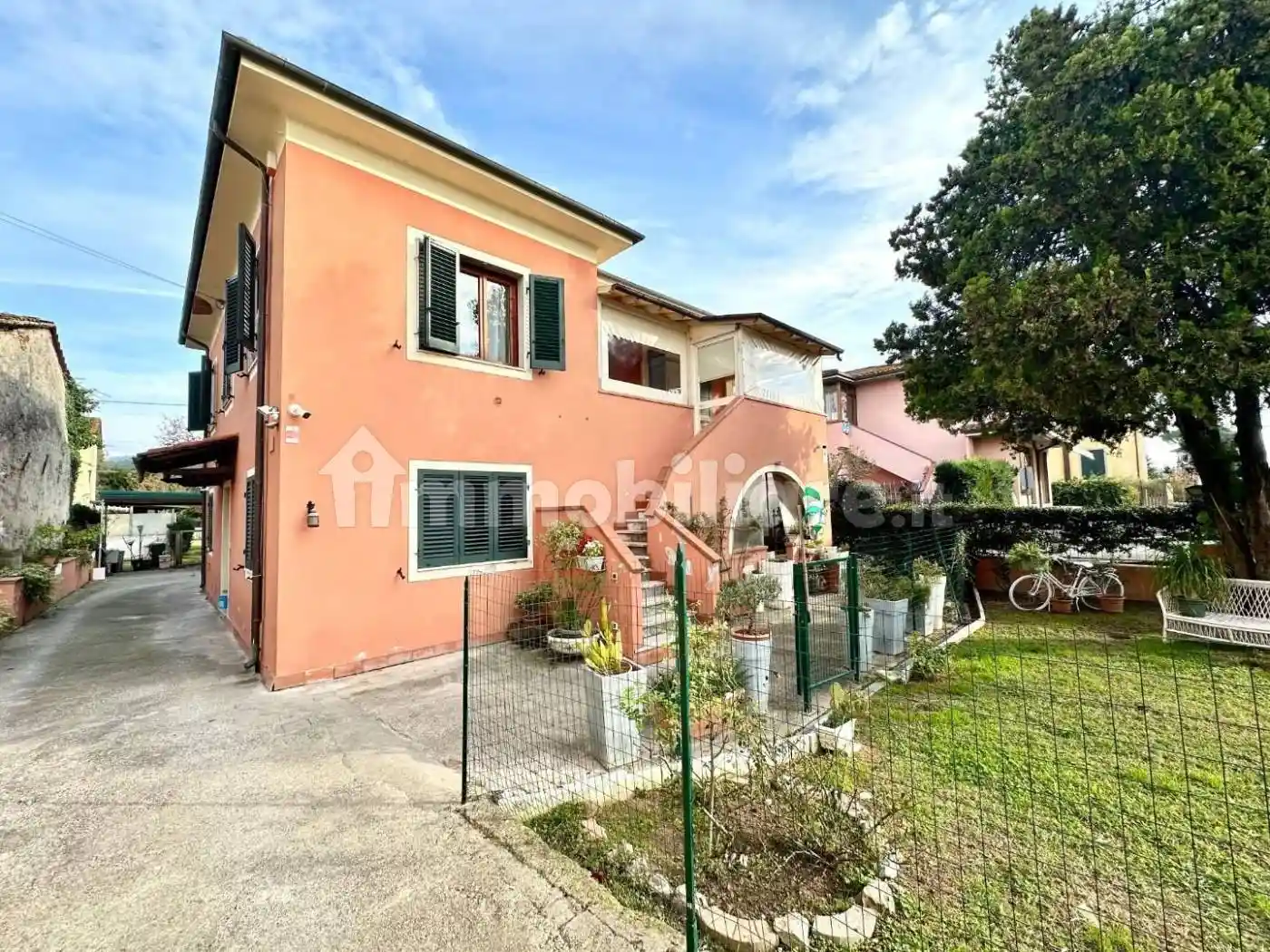 Casa indipendente in vendita a Lucca