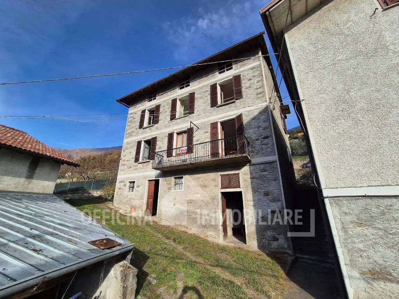 Casa indipendente in vendita a Buglio in Monte