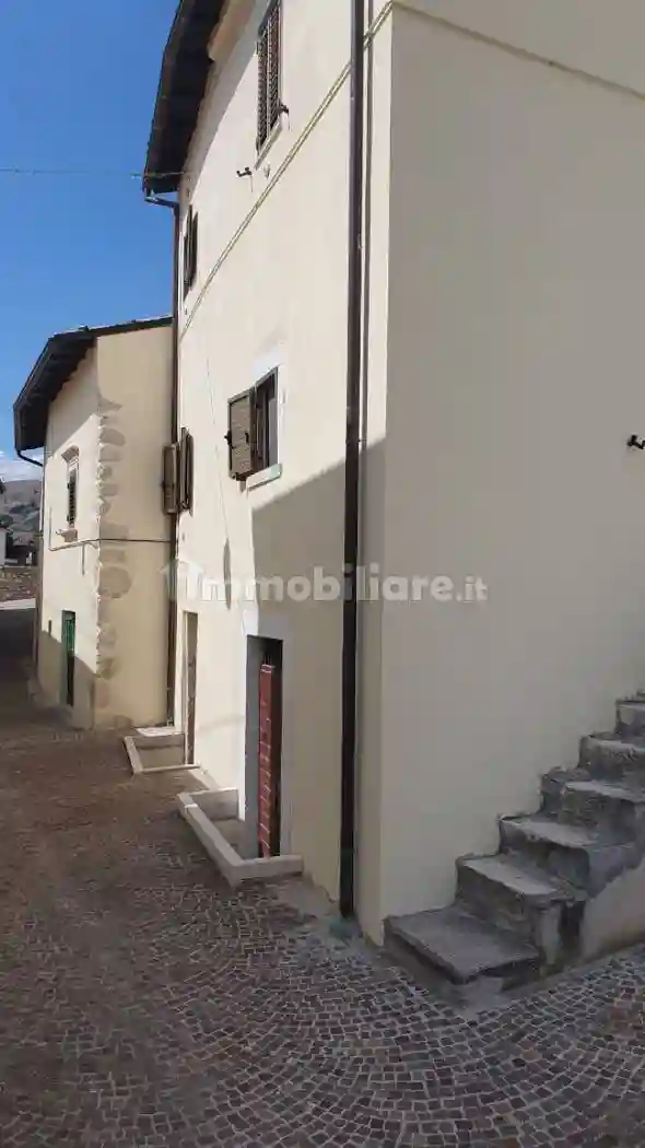 Terratetto unifamiliare via Piedi la Terra, Centro, Barisciano - foto 4