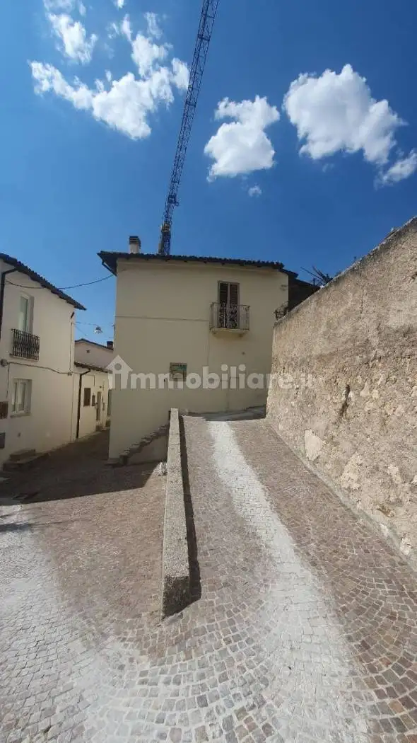 Terratetto unifamiliare via Piedi la Terra, Centro, Barisciano - foto 5