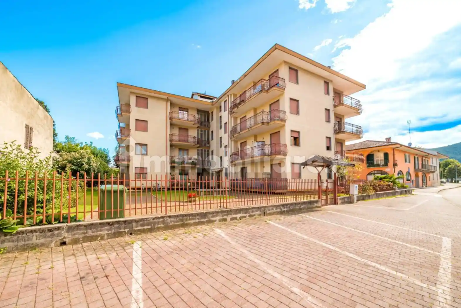 Palazzo - Edificio in vendita a Caraglio