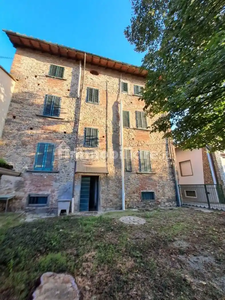 Appartamento in vendita a Bucine