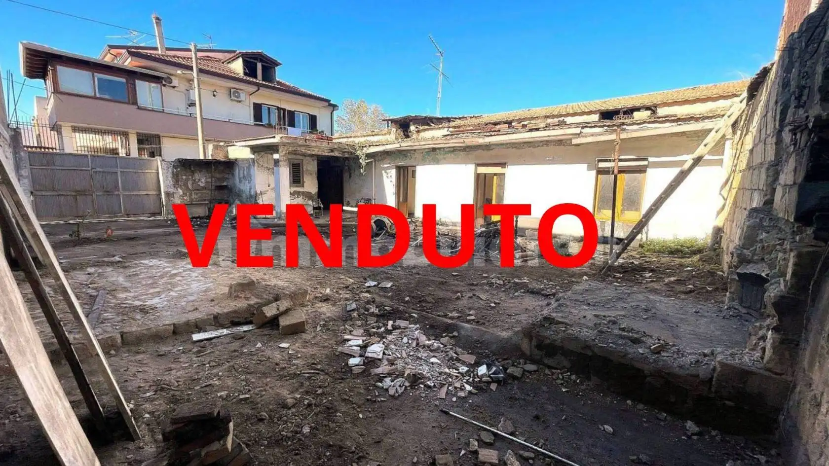 Palazzo - Edificio in vendita a Trentola-Ducenta