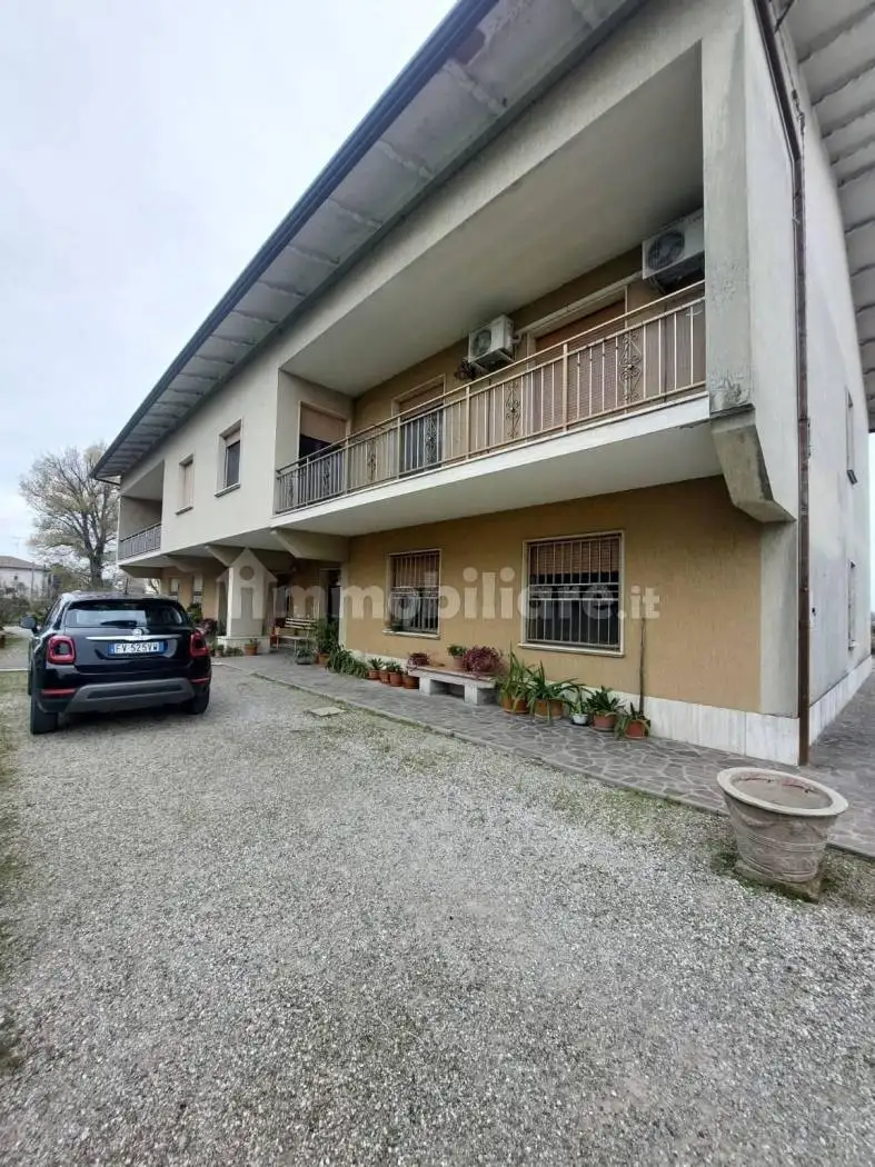 Villa in vendita a Cento