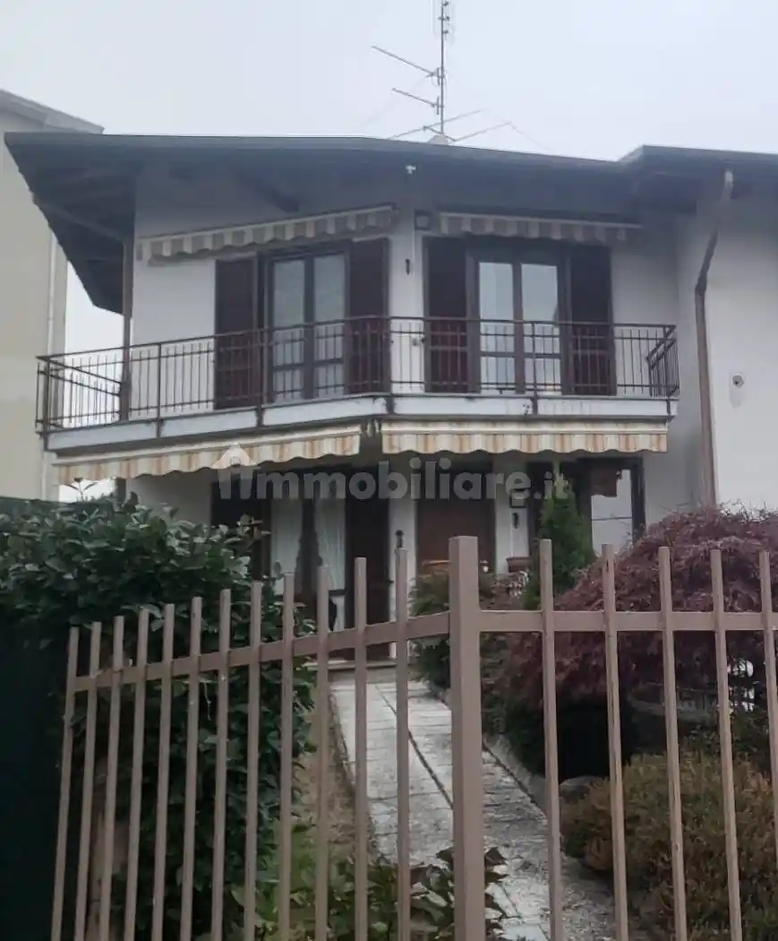 Villetta a schiera in vendita a Ferno