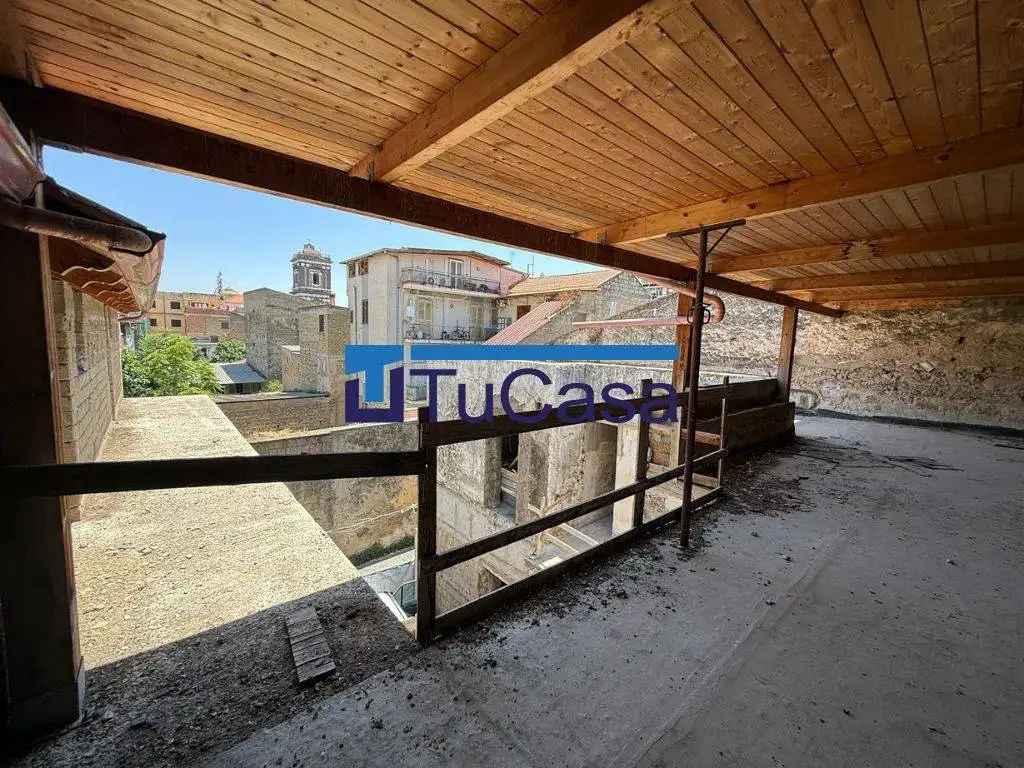 Palazzo - Edificio in vendita a Aversa