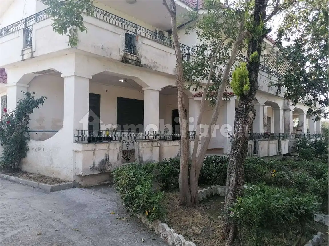 Palazzo - Edificio in vendita a Mondragone