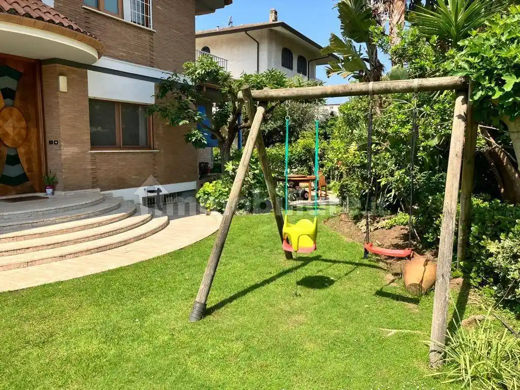 Villa in vendita a Latina
