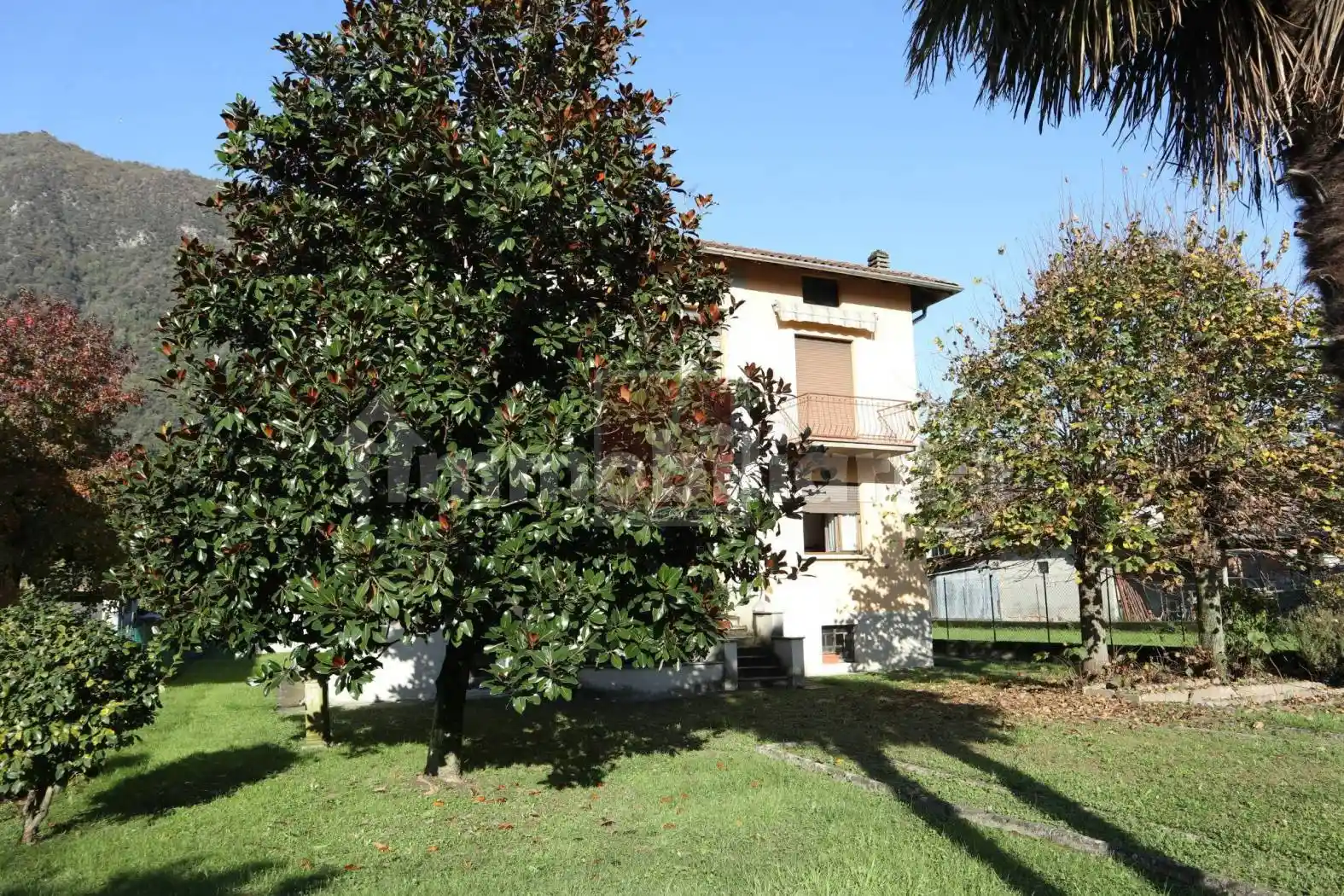 Villa in vendita a Laveno-Mombello