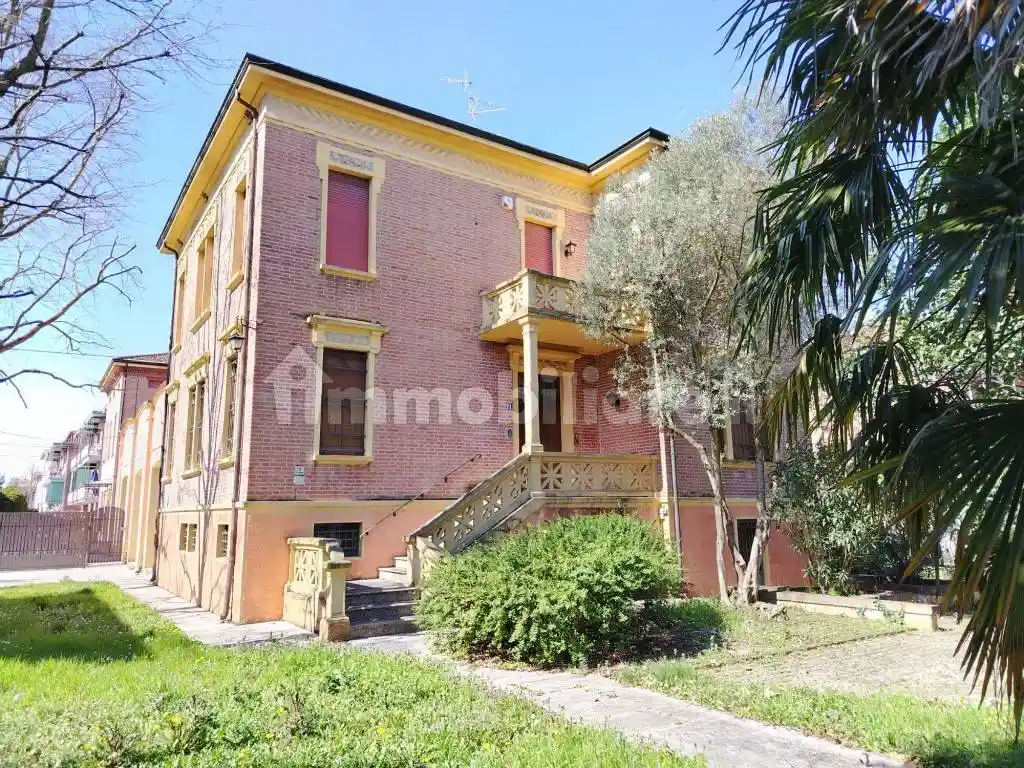 Villa in vendita a Mirandola