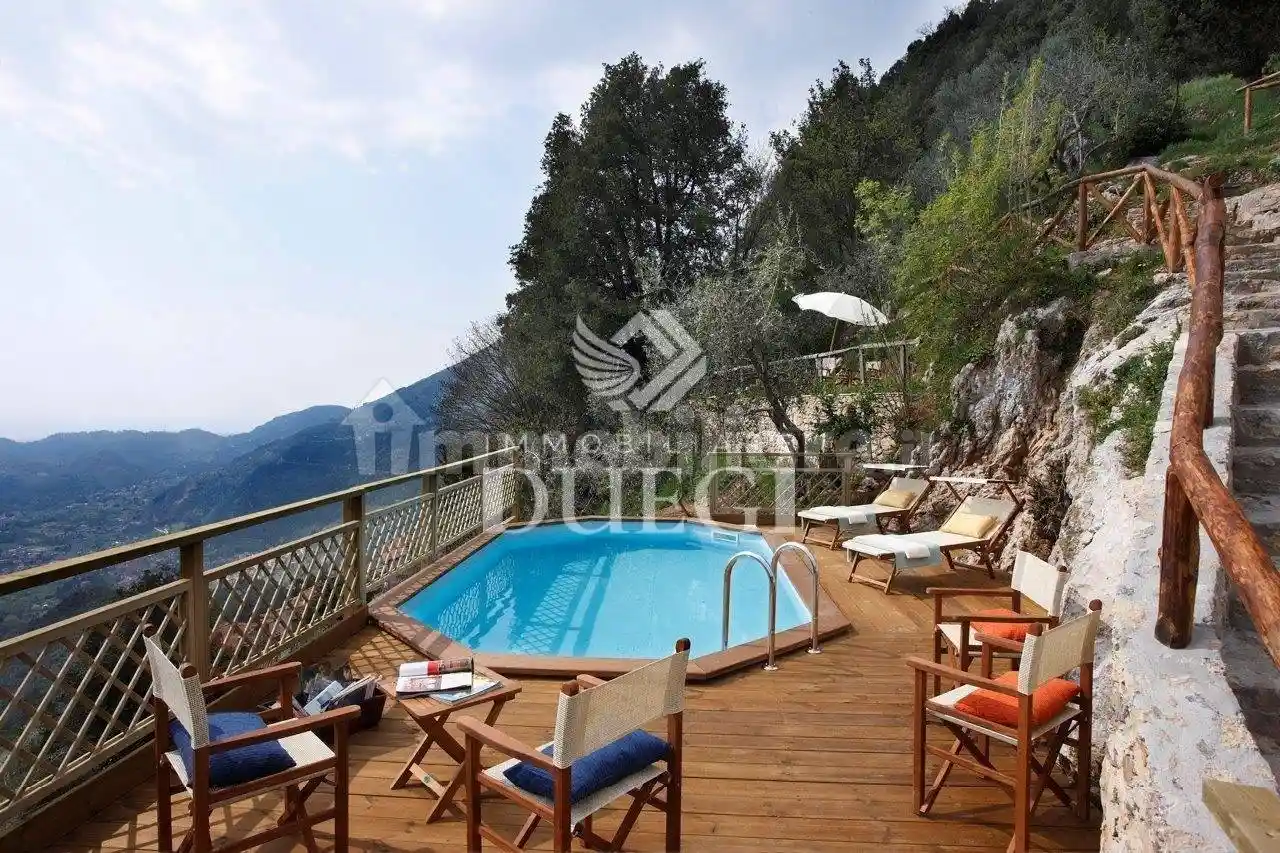 Rustico - Casale in vendita a Camaiore