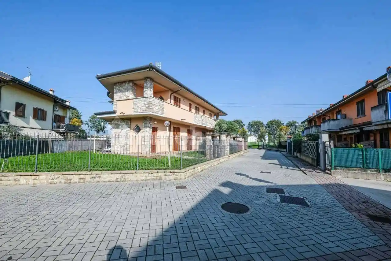 Villa in vendita a Osio Sopra