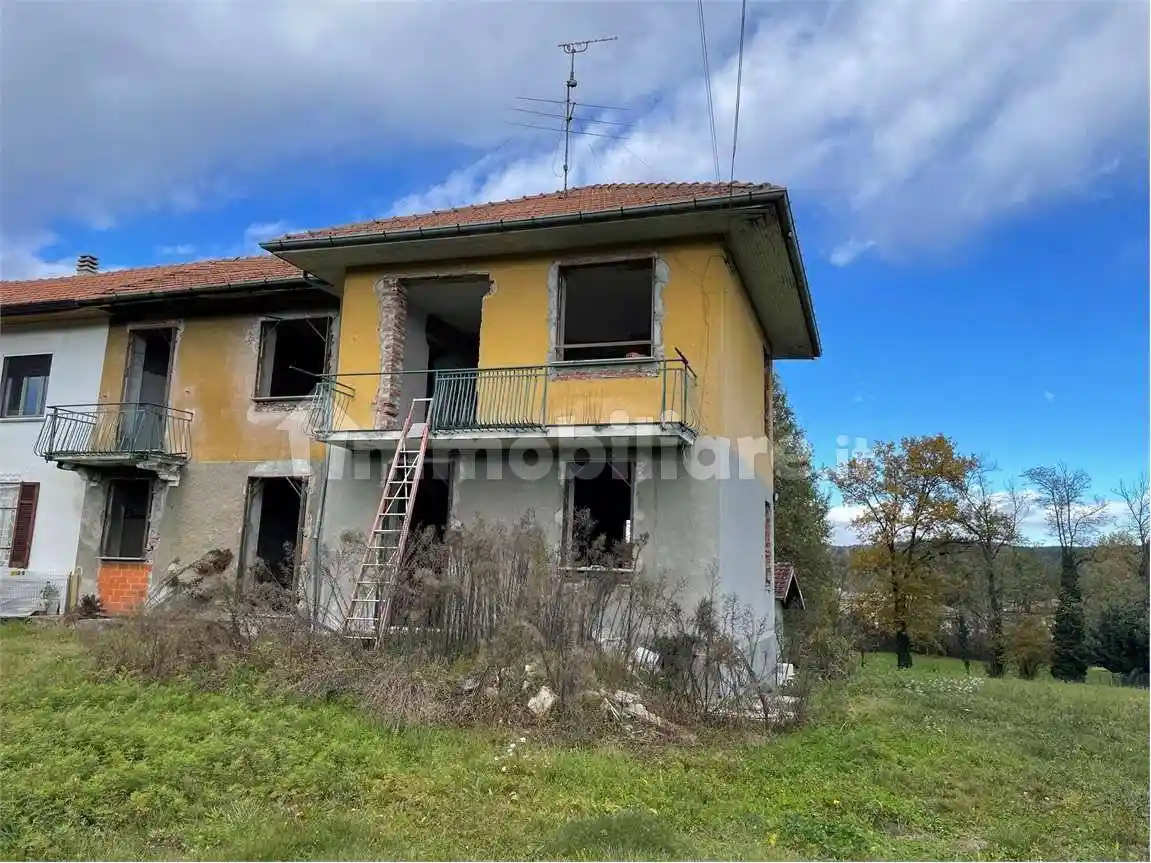 Casa indipendente in vendita a Castelletto Sopra Ticino