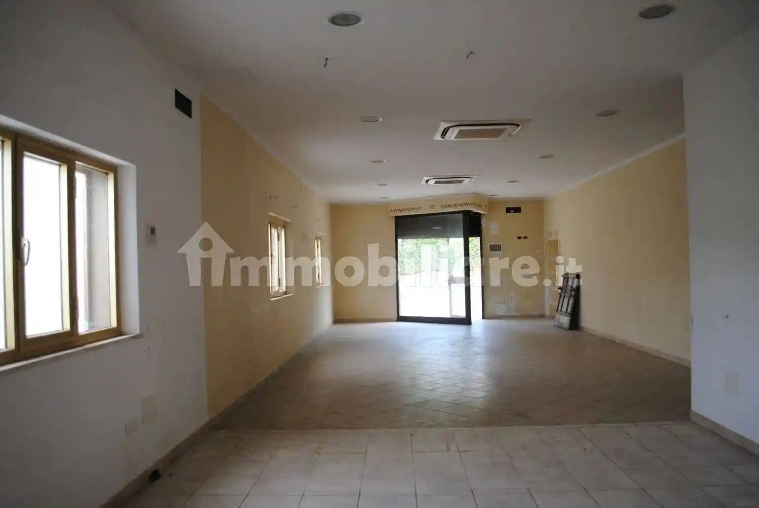 Palazzo - Edificio in vendita a Cortona