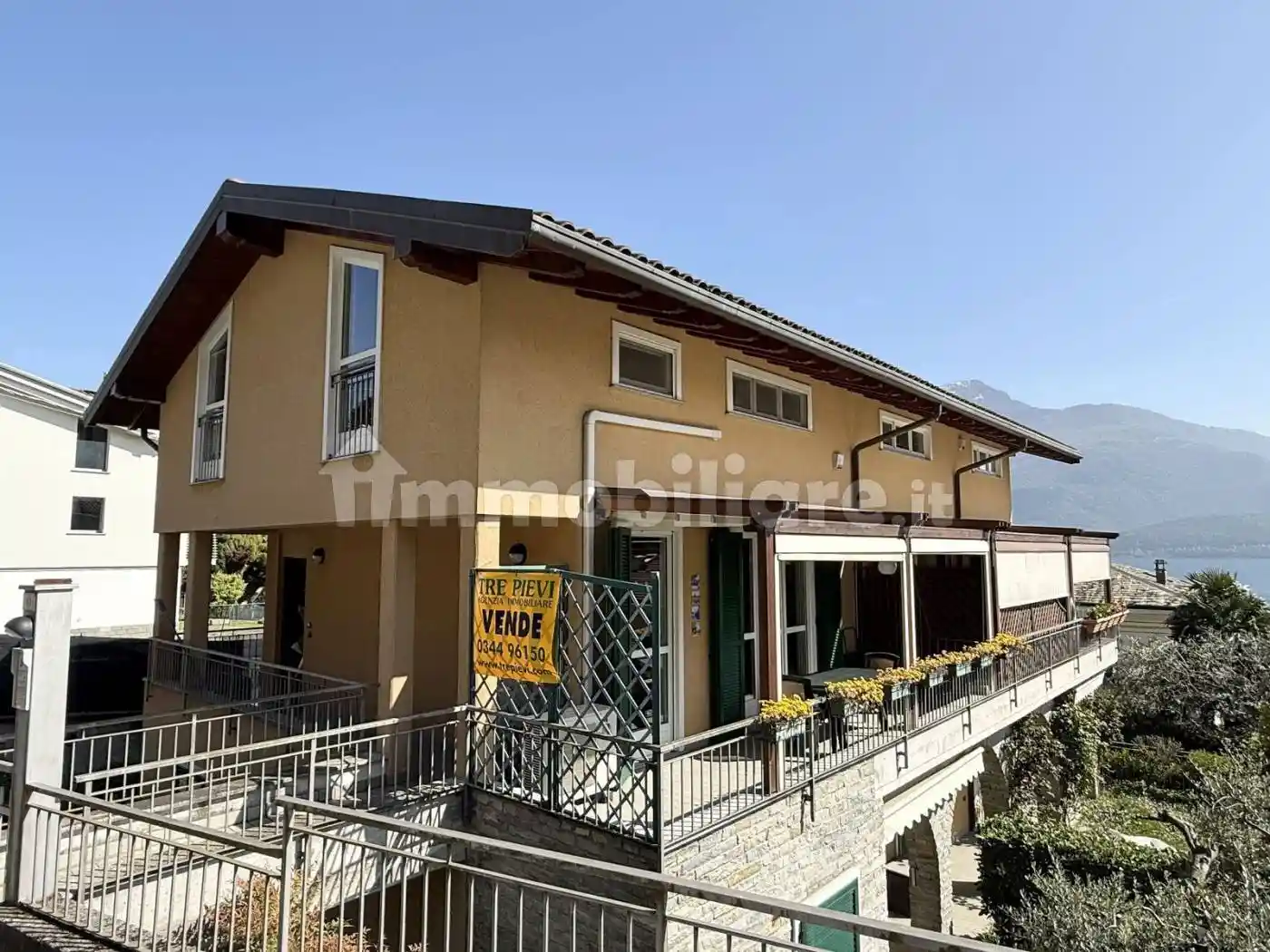 Appartamento in vendita a Domaso