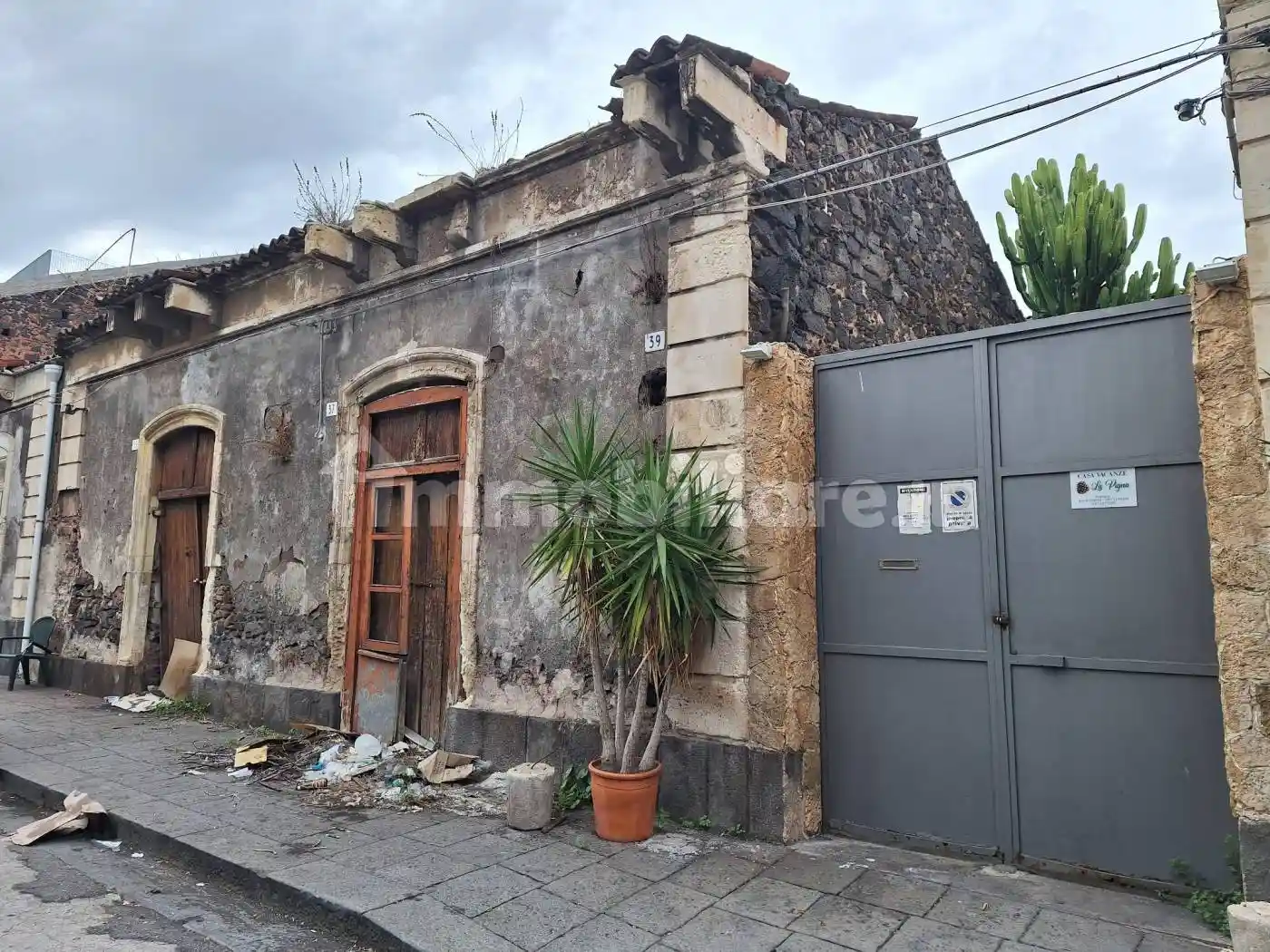 Palazzo - Edificio in vendita a Catania