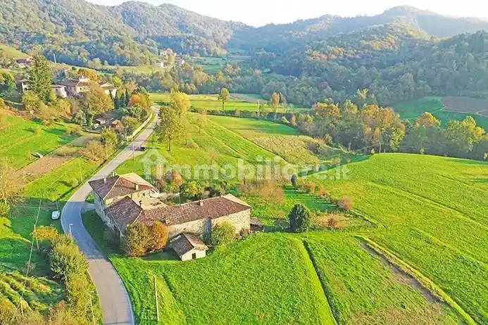 Rustico - Casale in vendita a Caprino Bergamasco