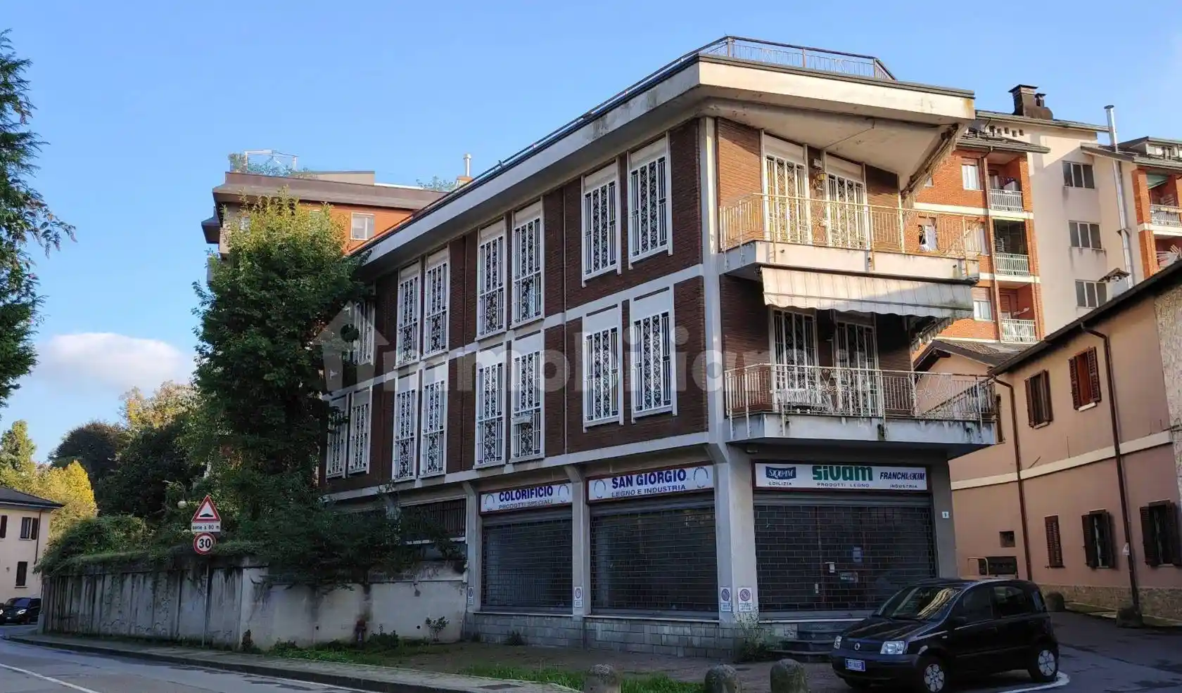 Palazzo - Edificio in vendita a Meda