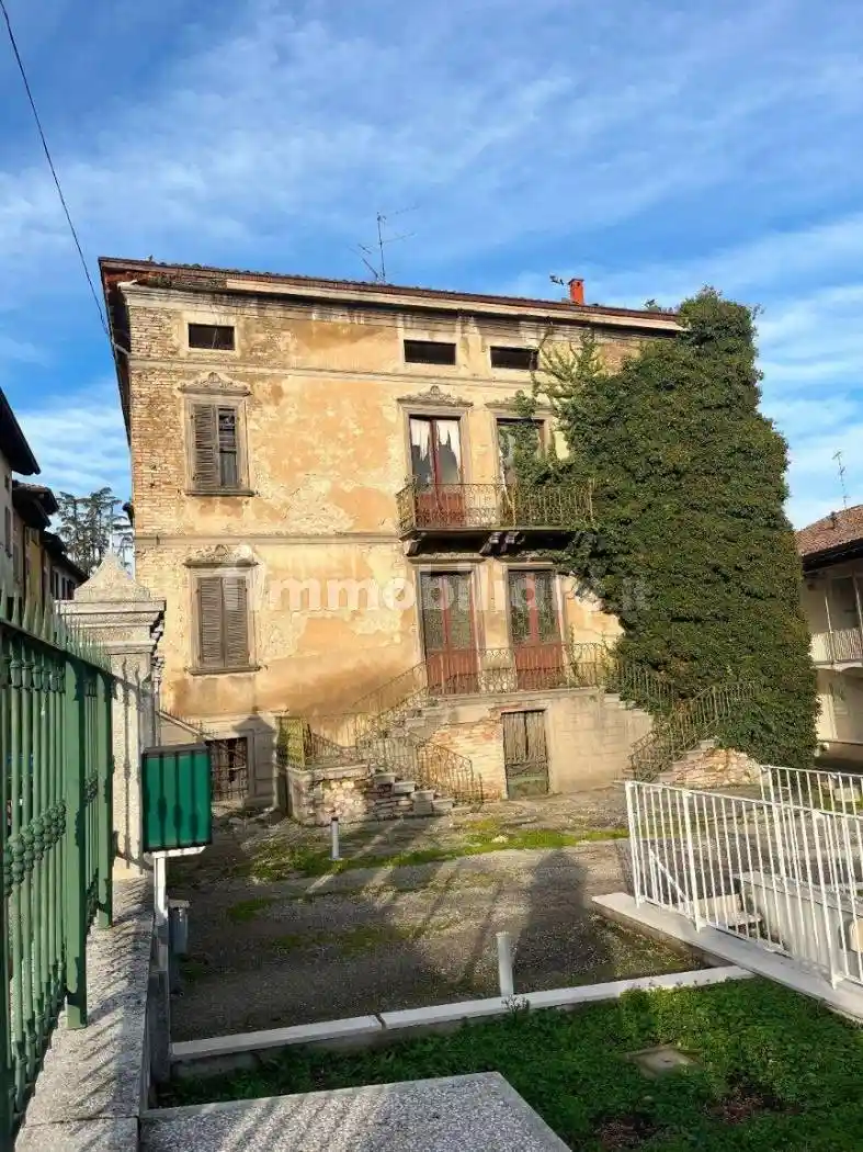 Villa in vendita a Montecchio Emilia
