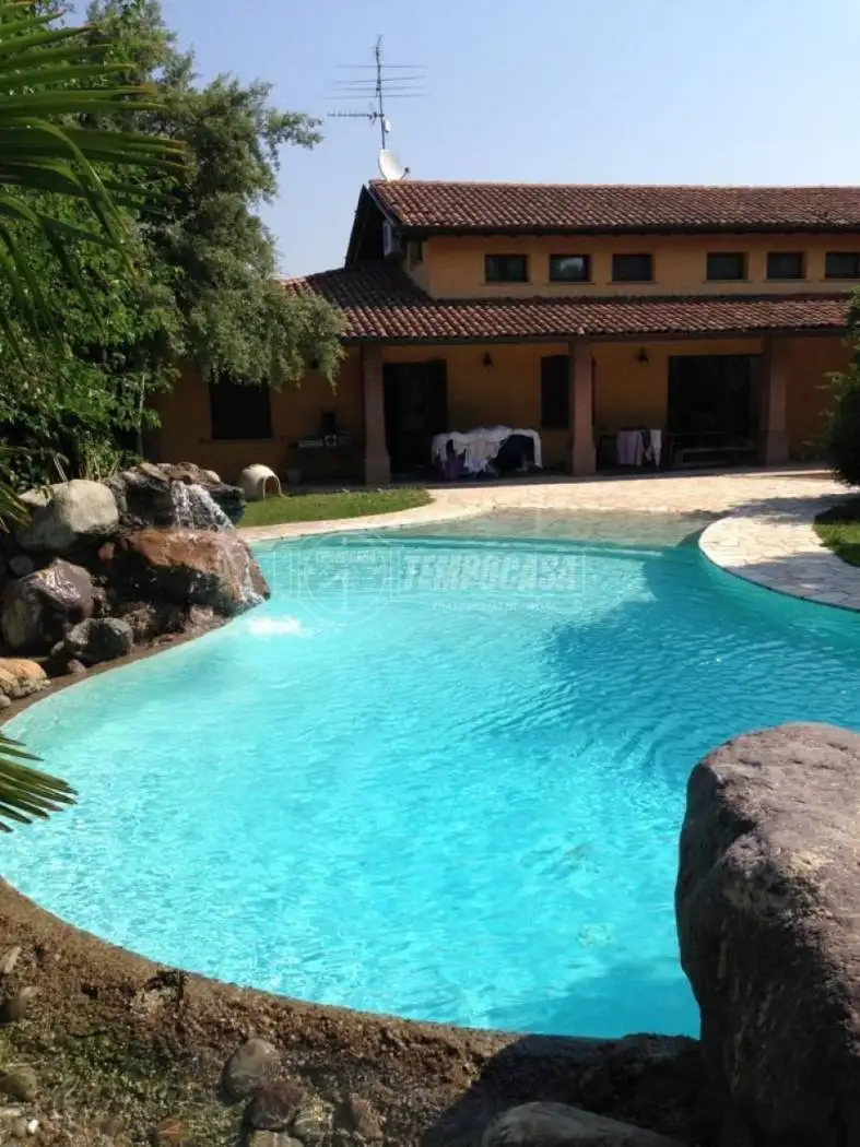 Villa in vendita a Paderno Franciacorta