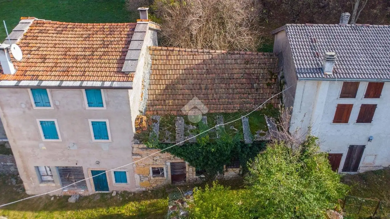 Rustico - Casale in vendita a Roverè Veronese