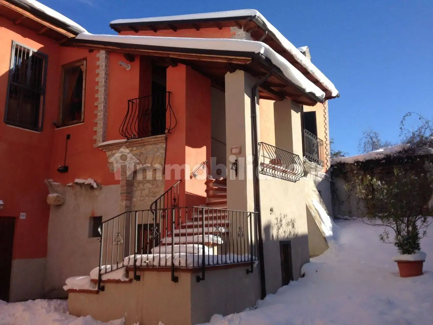 Rustico - Casale in vendita a Pizzoli